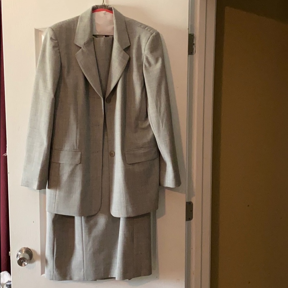 Dress suit